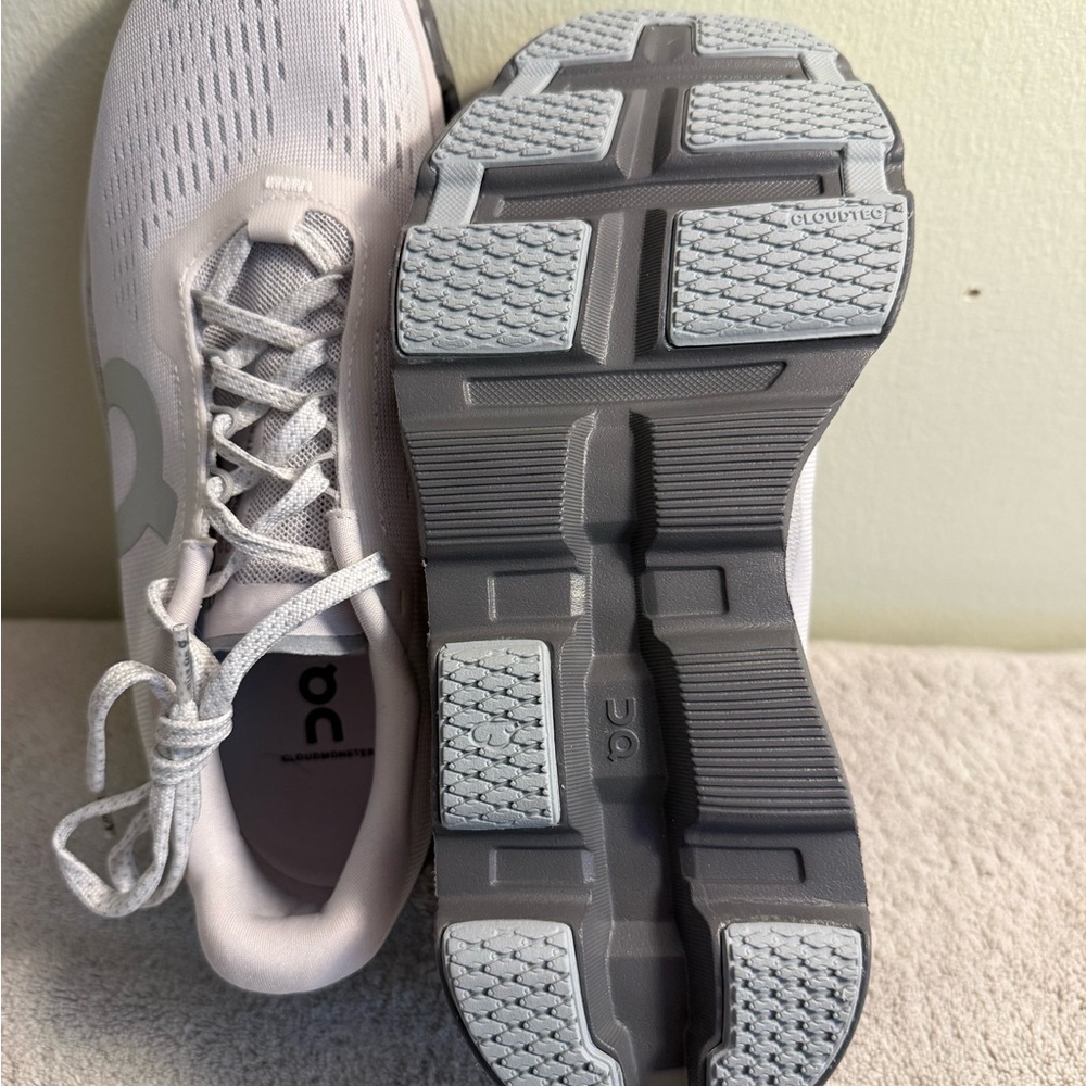 On Running Women's Athletic Shoes - Gray
New w/o tags - Picture 4 of 5